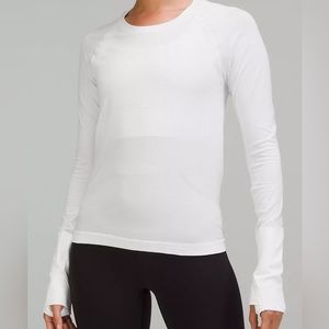 White long sleeve lululemon top❕❕❕